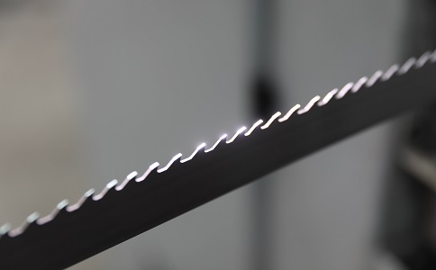 十堰双金属带锯条产生切削噪音的原因具体有哪些？